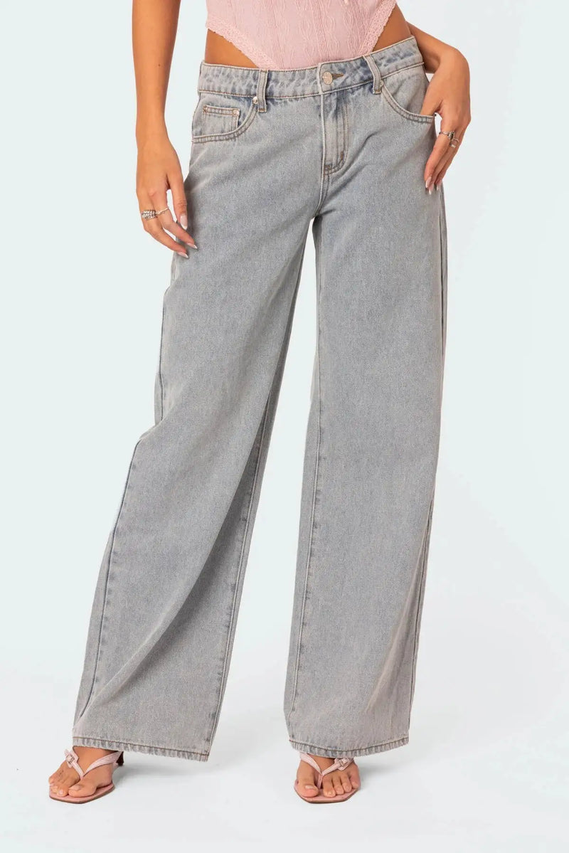Jeans met vlinderdas