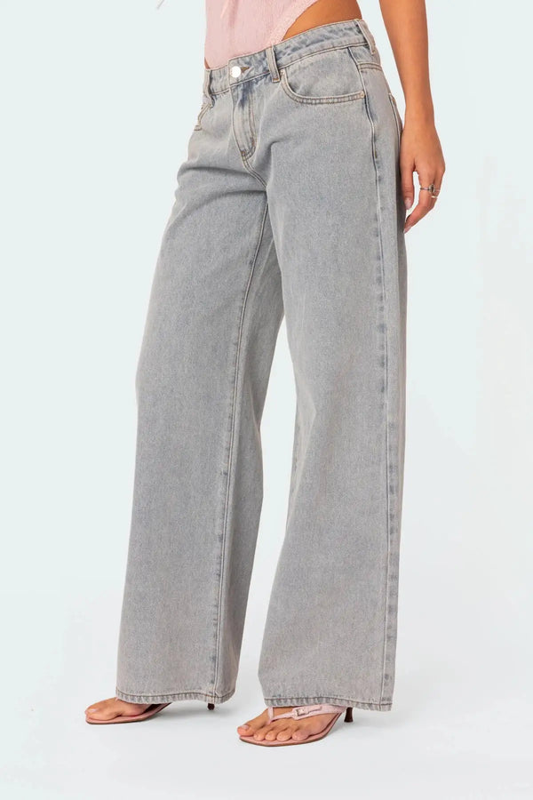 Jeans met vlinderdas
